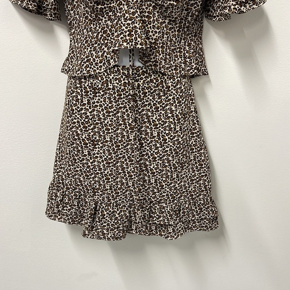 BNWT Two piece leopard top and matching skirt size medium - Picture 3 of 5